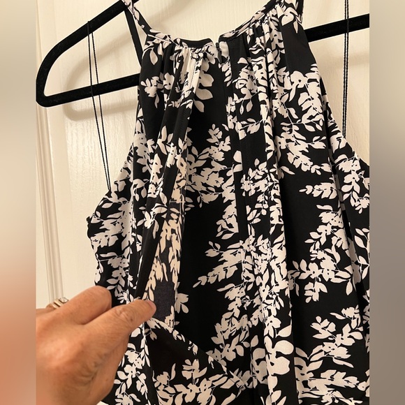 Black and white one piece capri.  Can be styled with heels or flats. - Picture 4 of 6